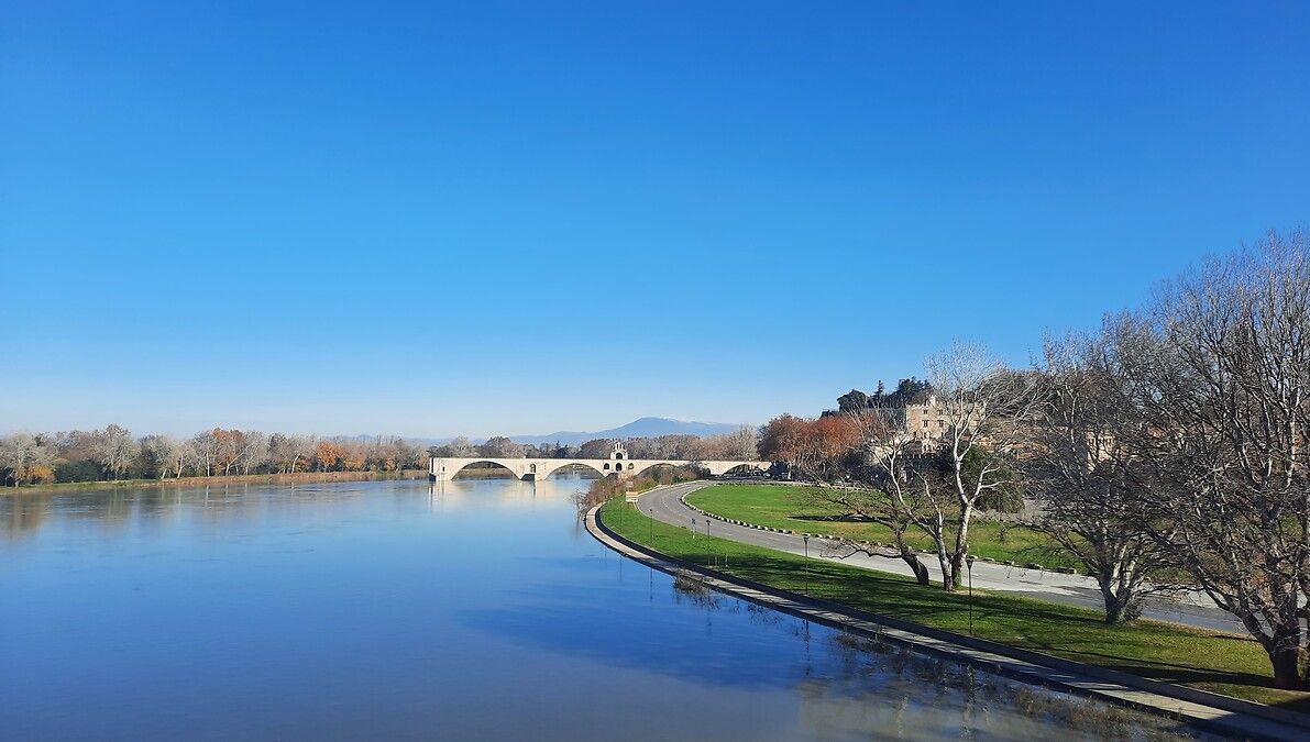 Crue du Rhône : fermeture des voies le long du fleuve à Avignon