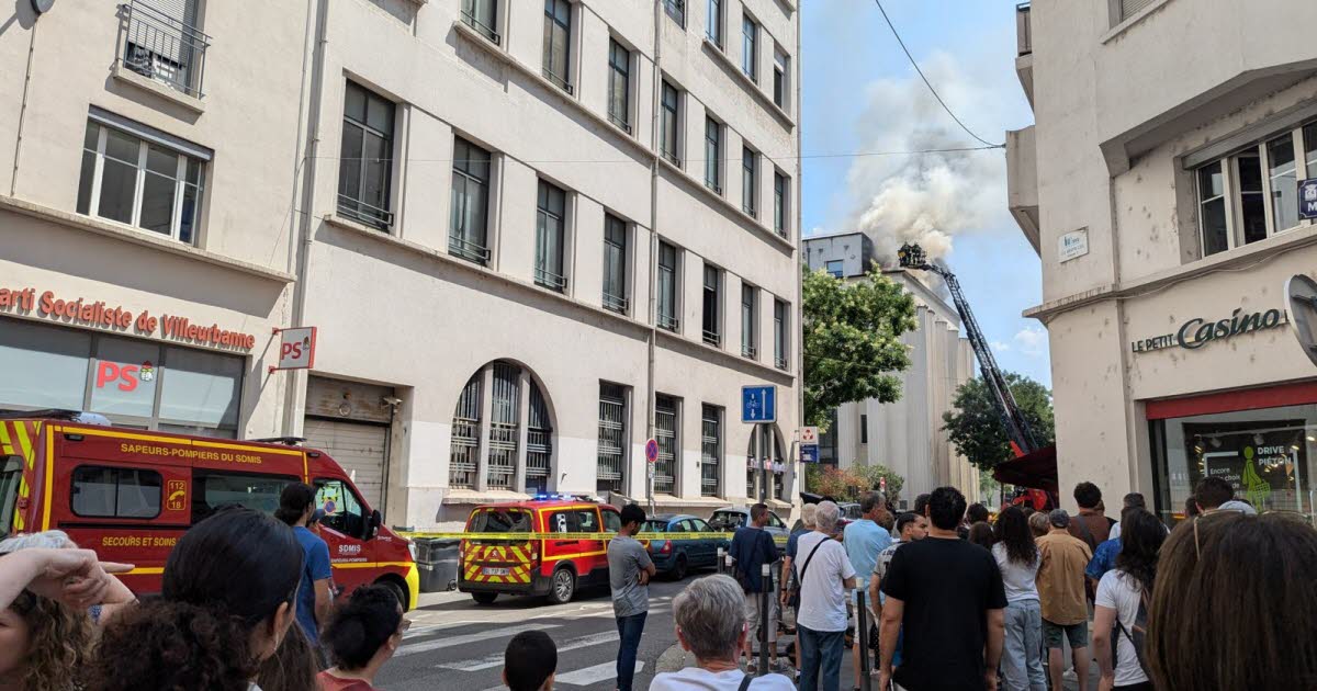 En direct Un incendie se déclare à la mairie de Villeurbanne